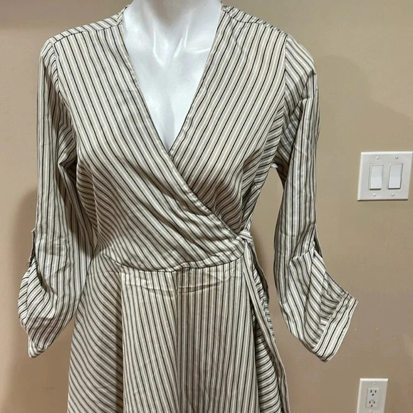 Mile Gabrielle Long Sleeve Dress - Picture 2 of 11